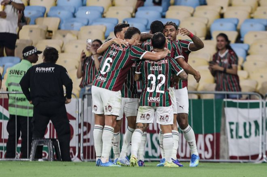 Pelo Brasileiro, Fluminense vence o Corinthians e segue na cola do líder Palmeiras