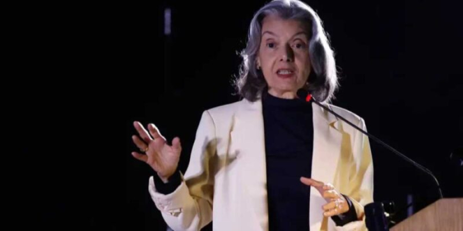 Cármen Lúcia revela pressão da família para deixar o STF