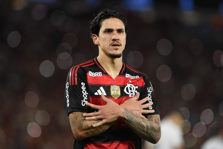 Pedro é homenageado como maior artilheiro do Flamengo no século XXI