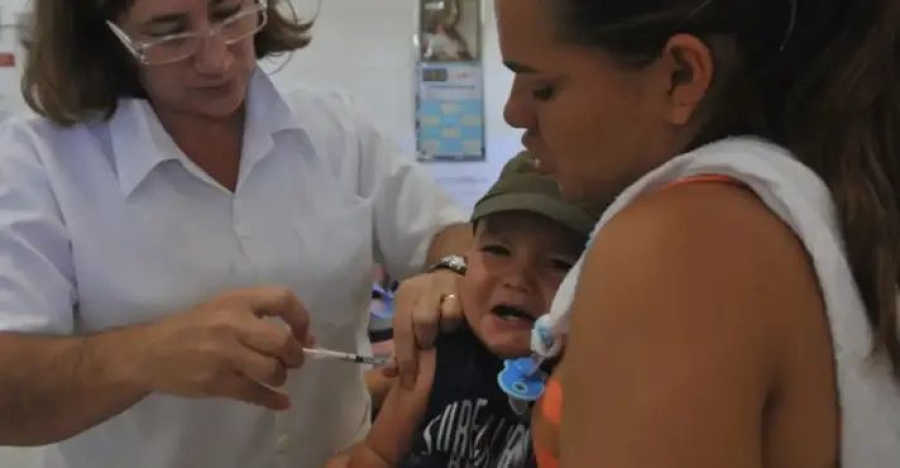 Governo decide não incluir vacina contra meningite B no SUS para bebês