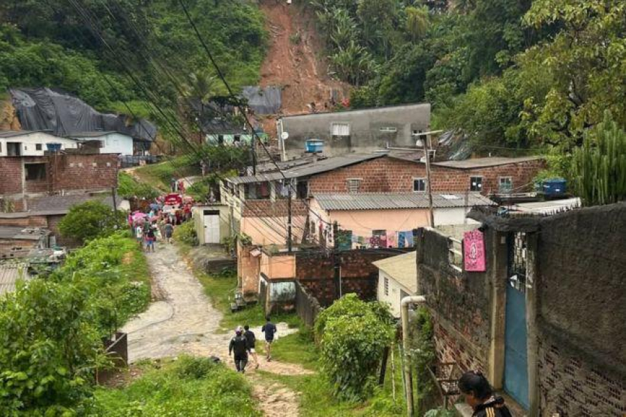 Mãe e filho morrem após deslizamento em Recife; cidade entra em alerta para chuvas