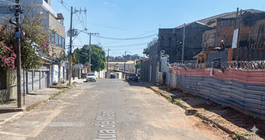 Ladrão é atacado e morto por cães ao pular lote para furtar materiais em BH