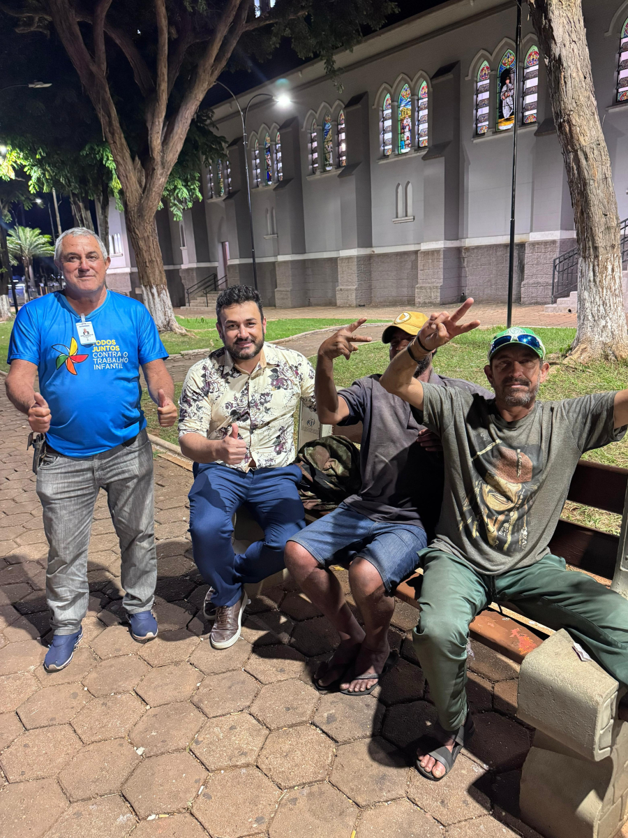 ⸻  Secretário de Assistência Social realiza abordagem de rua com equipe técnica