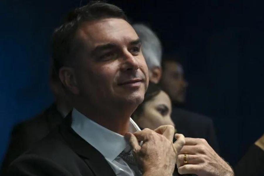 Flávio Bolsonaro quer vice mulher na chapa para a eleição deste ano