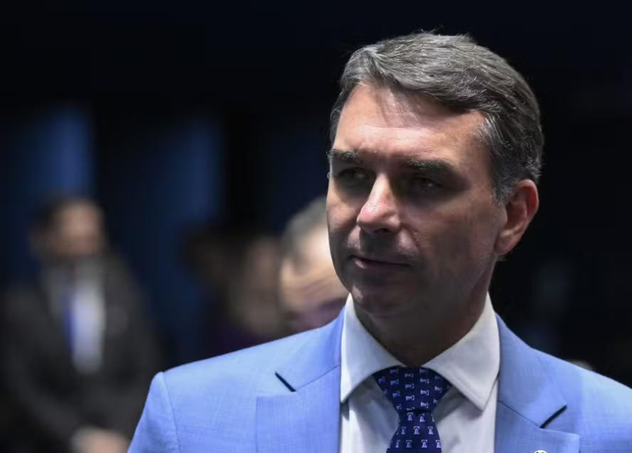 Flávio Bolsonaro promete revogação ampla de taxas criadas na gestão Haddad como prioridade de eventual governo