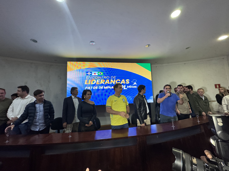 Flávio Bolsonaro intensifica agenda política em Minas Gerais