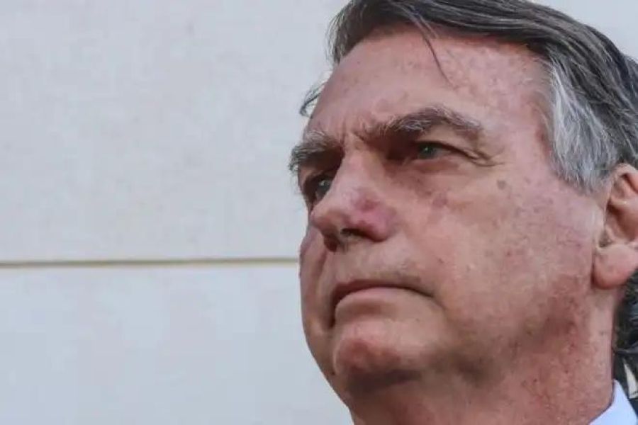 Jair Bolsonaro deve ser mantido em prisão domiciliar por problemas de saúde