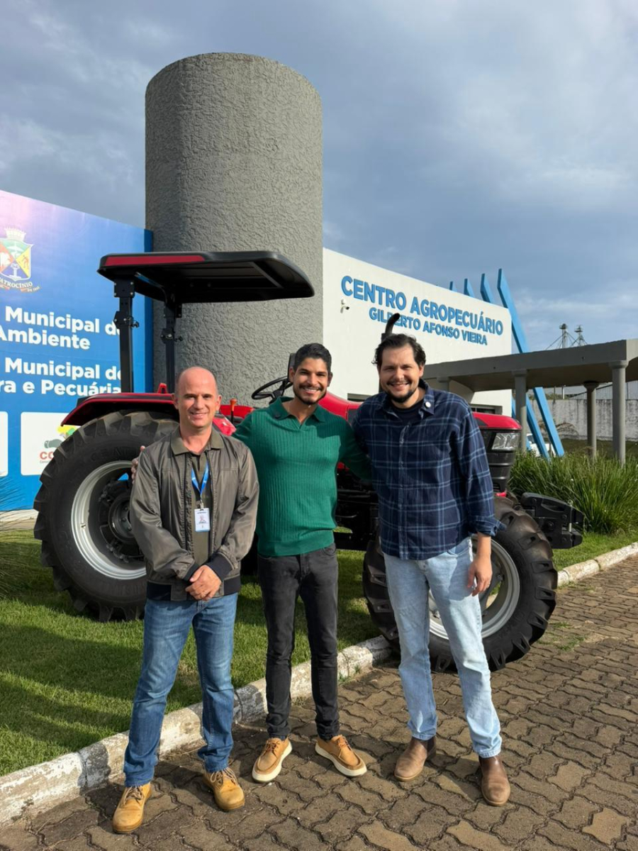 Novo trator fortalece produção rural em Patrocínio