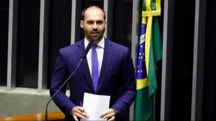 Eduardo Bolsonaro obtém green card e passa a ter residência permanente nos Estados Unidos