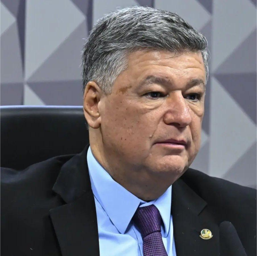 Carlos Viana protocola representação na PGR e PF contra pagamentos de Roberta Luchsinger