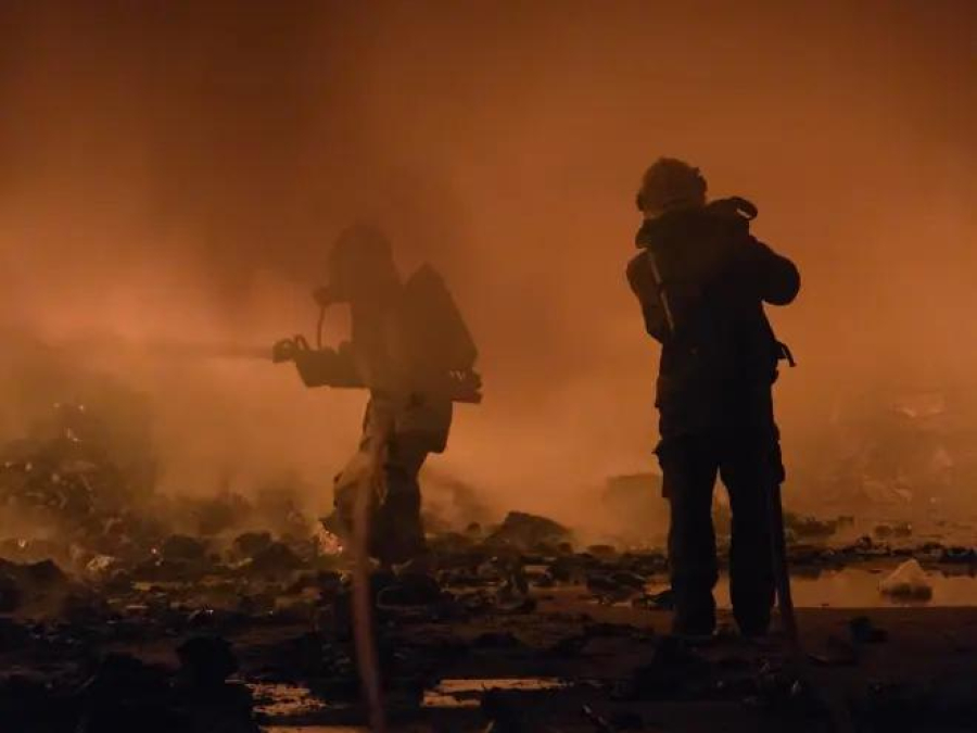 Discussão entre pessoas em situação de rua termina em incêndio devastador em galpão de BH