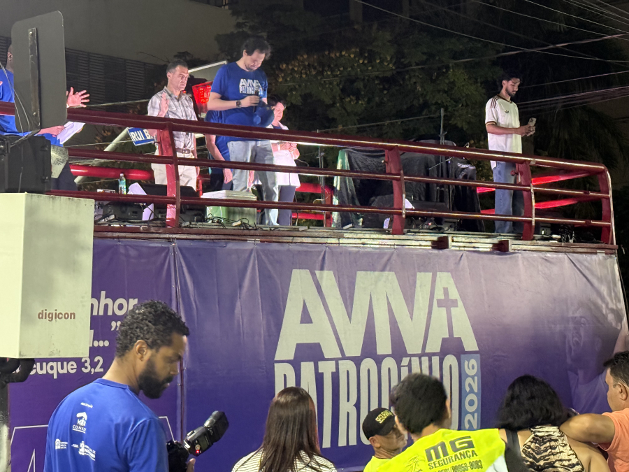 Prefeito sobe no trio e ora por Patrocínio