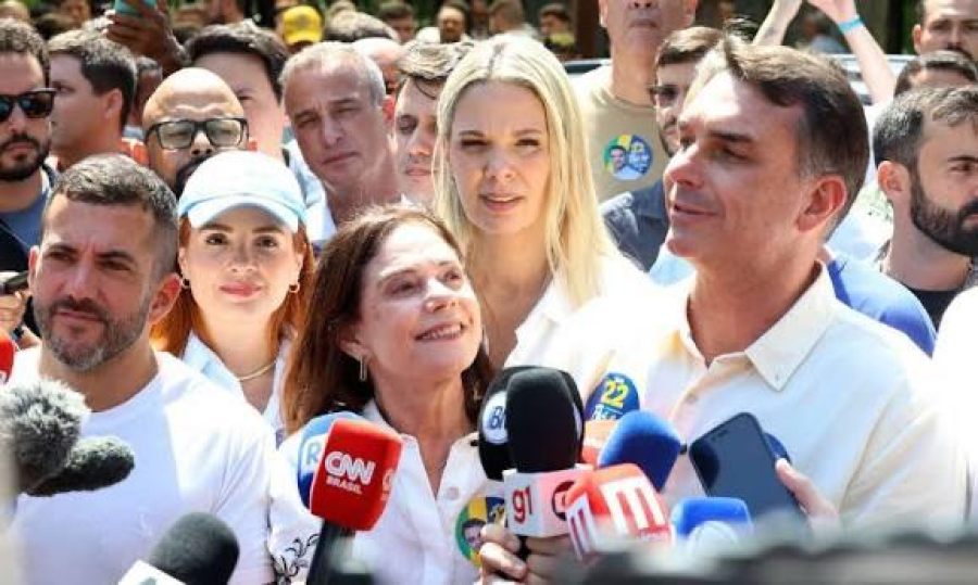 Flávio Bolsonaro garante Bolsa Família e anuncia capacitação para baixa renda